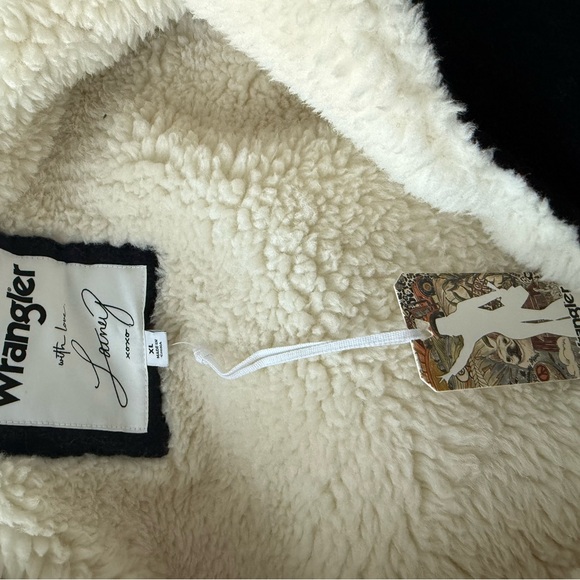 Tribal Patterned Jacket with Shearling Collar - Picture 5 of 6